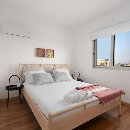 Amazing Two Bedroom דירה *