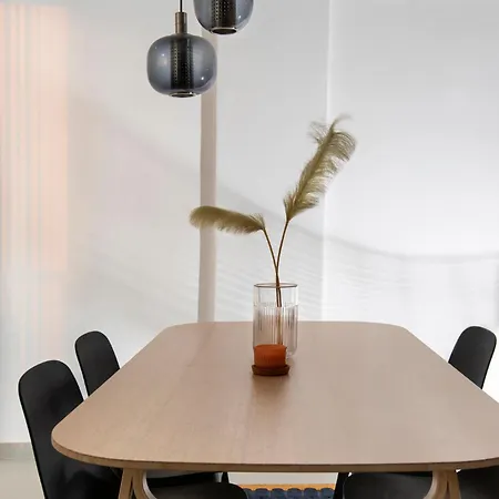 Amazing Two Bedroom דירה