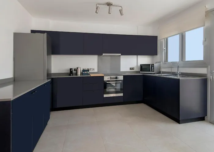 Apartment Amazing Two Bedroom *