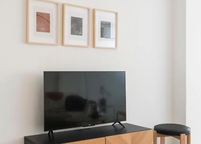 Apartment Amazing Two Bedroom *