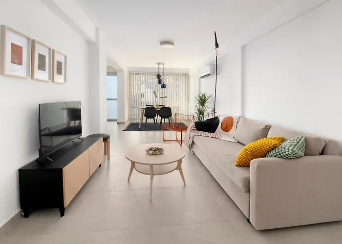 Amazing Two Bedroom * Larnaca